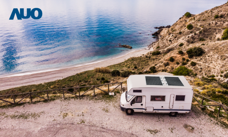 「可撓輕量化太陽光電板SunCurva」使用輕量特殊耐候型複合板取代傳統太陽能板的玻璃前板，不僅降低70%重量，每米平方僅3Kg；具有抗衝擊性能及通過電磁相容性測試，可應用於交通運輸工具，如露營車、遊艇等